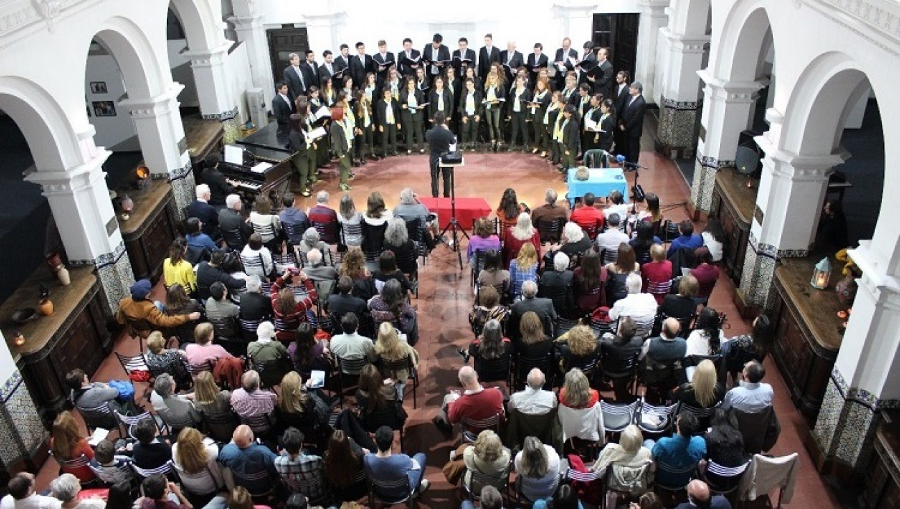 imagen El Coro FCM, y una excelente presentación de despedida antes de salir de gira