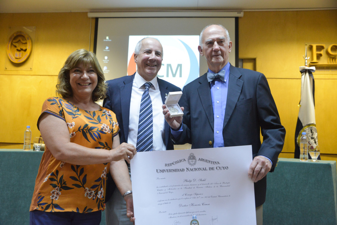 imagen Philip Stahl fue distinguido como Doctor Honoris Causa en la FCM