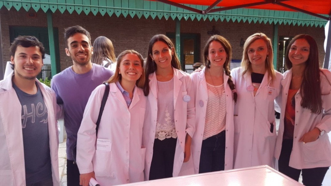 imagen Docentes y 40 estudiantes de Medicina de la FCM colaboraron en la prevención del cáncer de piel